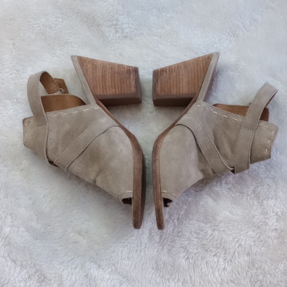 Frye Dani Pickstitch Shield Ankle Booties size 8.5 in Ash Suede - Picture 5 of 10